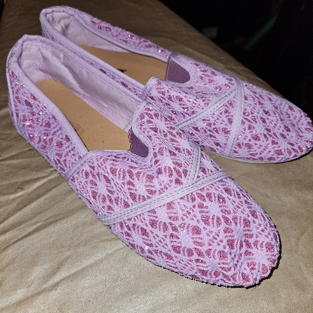 Tammy pink & lilac sparkly slip on crocheted shoes. Size 10 women.